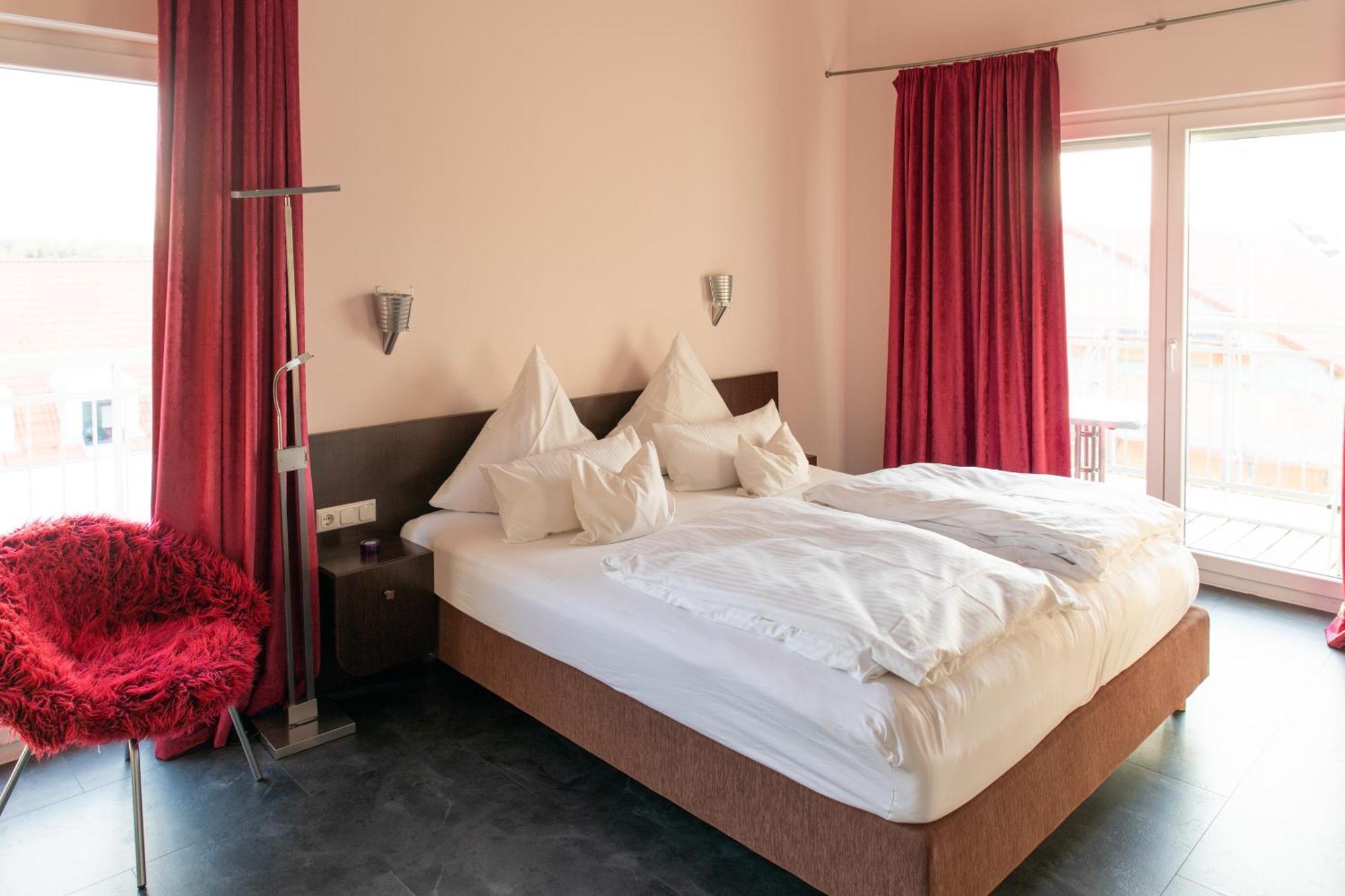 Mein Schlosshotel Хойзенштамм Экстерьер фото